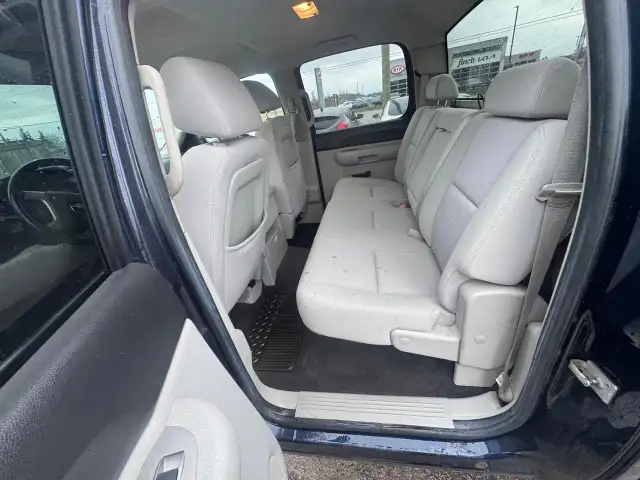 2010 Chevrolet Silverado 1500 LT Z71, RWD, CREW CAB, NO ACCIDENT - Photo 11