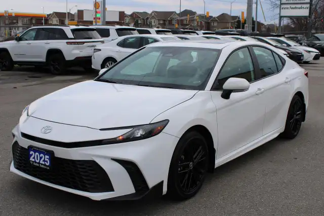 2025 Toyota Camry SE - Photo 2