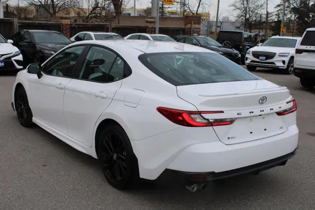 2025 Toyota Camry SE - Photo 3