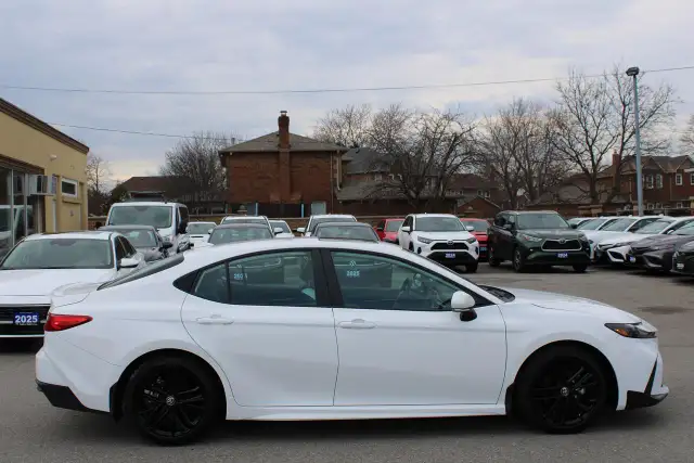 2025 Toyota Camry SE - Photo 5