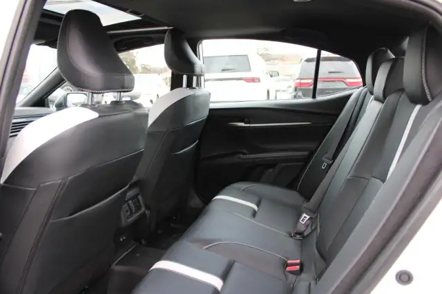 2025 Toyota Camry SE - Photo 6