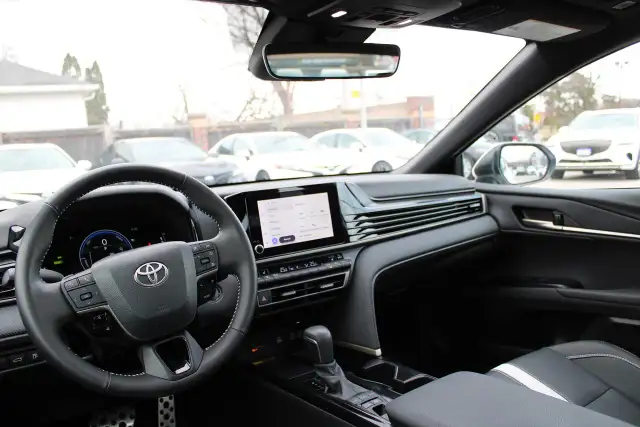 2025 Toyota Camry SE - Photo 7