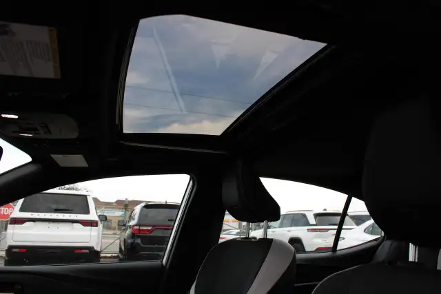 2025 Toyota Camry SE - Photo 9