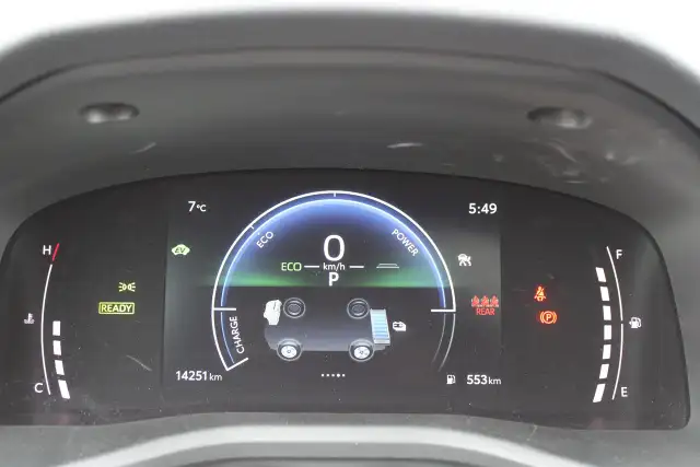 2025 Toyota Camry SE - Photo 13