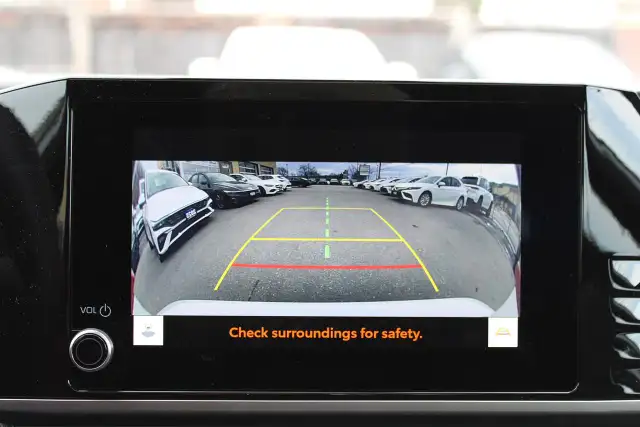 2025 Toyota Camry SE - Photo 14