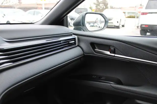 2025 Toyota Camry SE - Photo 18