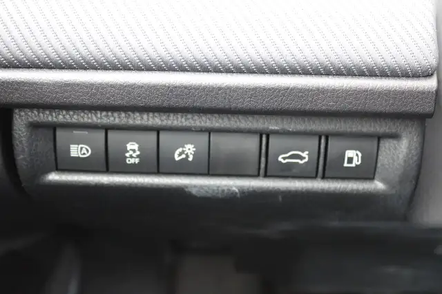 2025 Toyota Camry SE - Photo 19