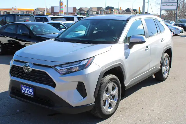 2025 Toyota RAV4 XLE - Photo 3