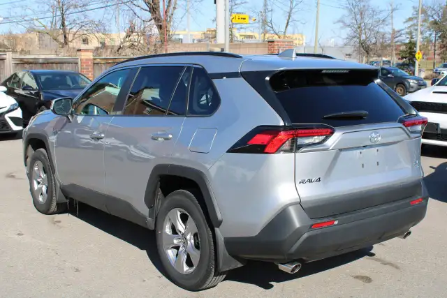 2025 Toyota RAV4 XLE - Photo 5