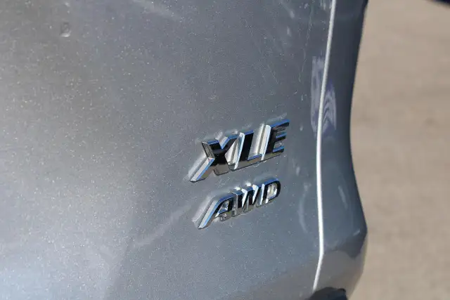 2025 Toyota RAV4 XLE - Photo 7