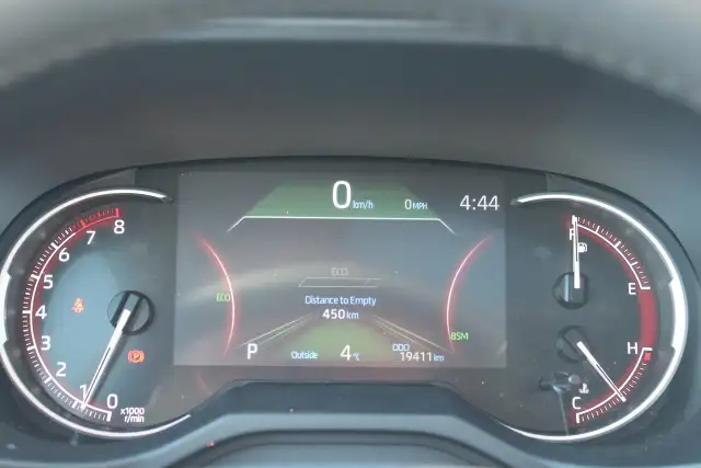 2025 Toyota RAV4 XLE - Photo 17