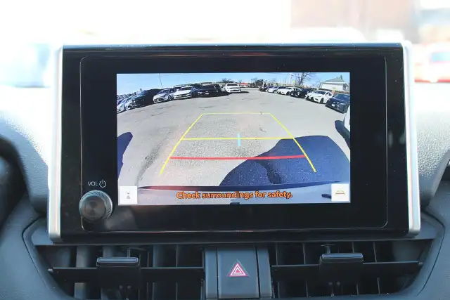 2025 Toyota RAV4 XLE - Photo 18