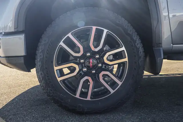 2026 GMC Sierra 1500 AT4 - Photo 9