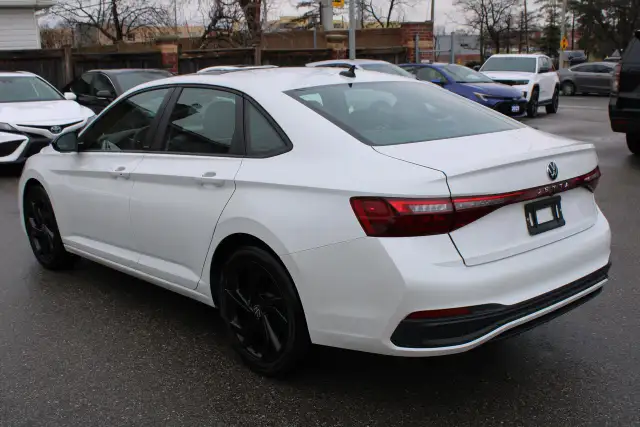 2025 Volkswagen Jetta Comfortline w Sport - Photo 4