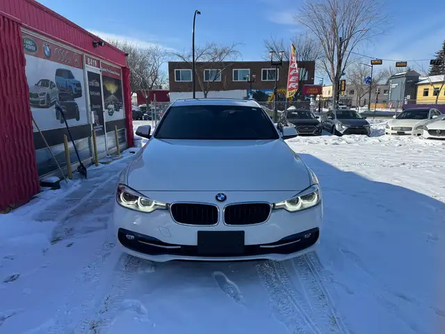 2018 BMW 3-Series 330i xDrive - Photo 3