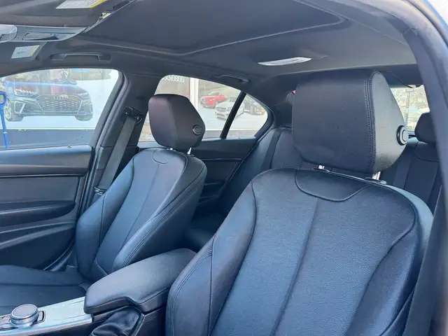 2018 BMW 3-Series 330i xDrive - Photo 6