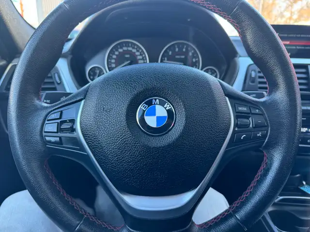 2018 BMW 3-Series 330i xDrive - Photo 11