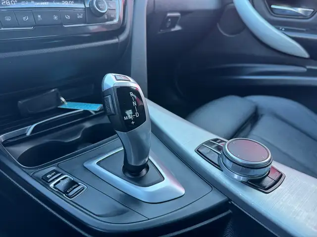 2018 BMW 3-Series 330i xDrive - Photo 12