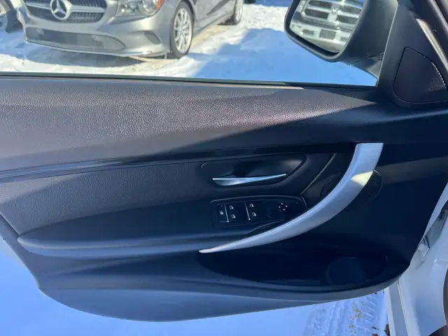 2018 BMW 3-Series 330i xDrive - Photo 13