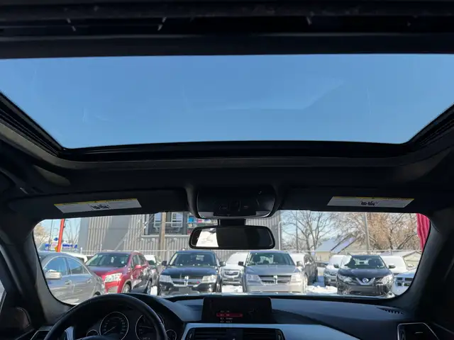 2018 BMW 3-Series 330i xDrive - Photo 14