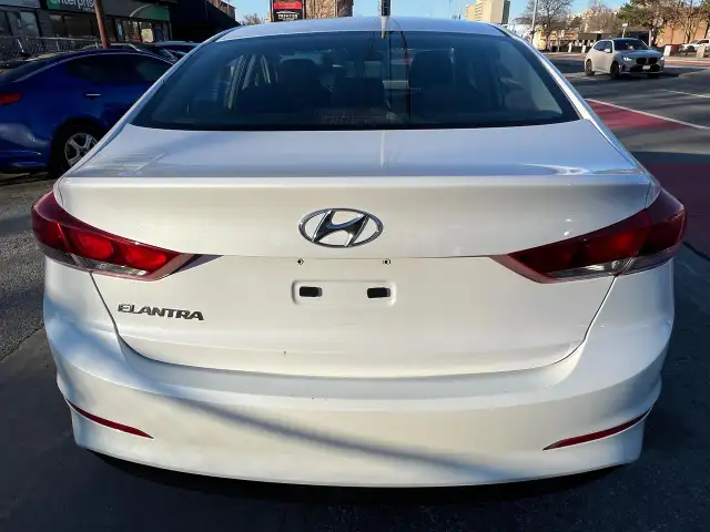 2017 Hyundai Elantra EXTRA CLEAN-BLUETOOTH-HEATED SEATS& MORE! - Photo 6