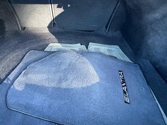 2017 Hyundai Elantra EXTRA CLEAN-BLUETOOTH-HEATED SEATS& MORE! - Photo 13