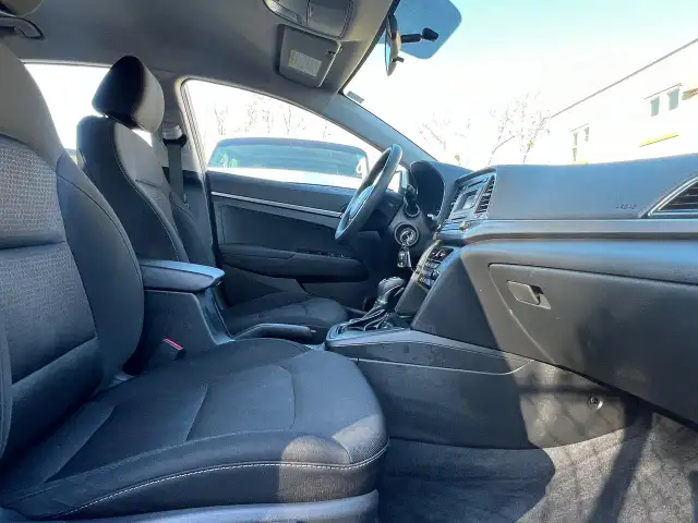 2017 Hyundai Elantra EXTRA CLEAN-BLUETOOTH-HEATED SEATS& MORE! - Photo 16