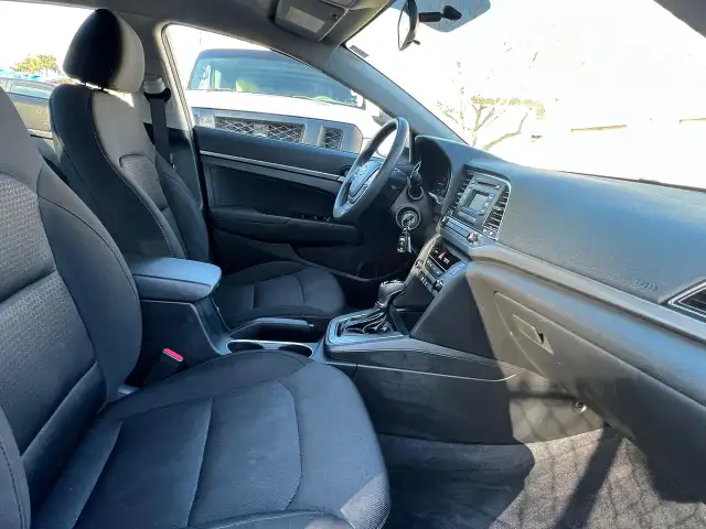 2017 Hyundai Elantra EXTRA CLEAN-BLUETOOTH-HEATED SEATS& MORE! - Photo 17