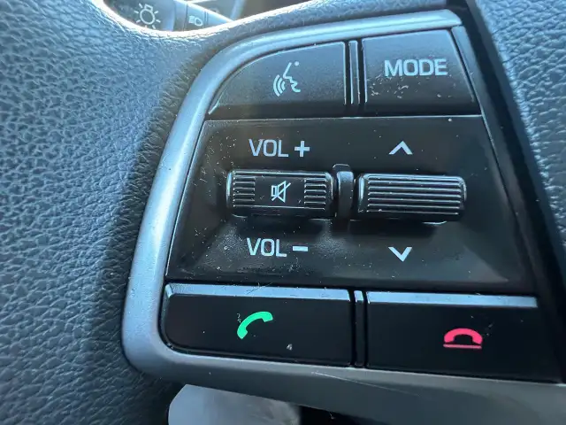 2017 Hyundai Elantra EXTRA CLEAN-BLUETOOTH-HEATED SEATS& MORE! - Photo 22