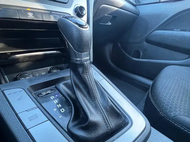 2017 Hyundai Elantra EXTRA CLEAN-BLUETOOTH-HEATED SEATS& MORE! - Photo 23