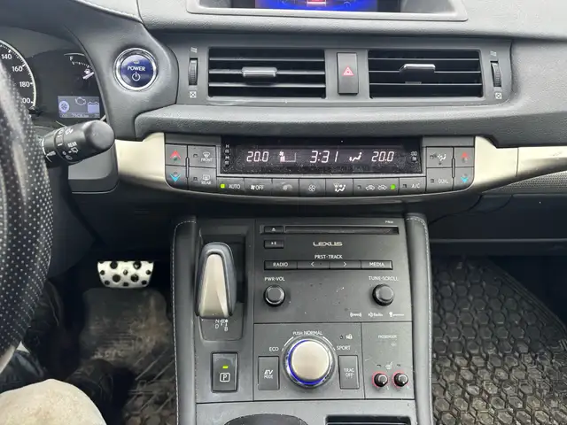 2016 Lexus CT F-Sport Hybrid FWD 4dr - Photo 18