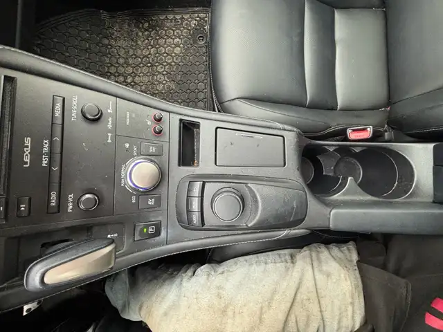 2016 Lexus CT F-Sport Hybrid FWD 4dr - Photo 19