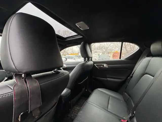 2016 Lexus CT F-Sport Hybrid FWD 4dr - Photo 23