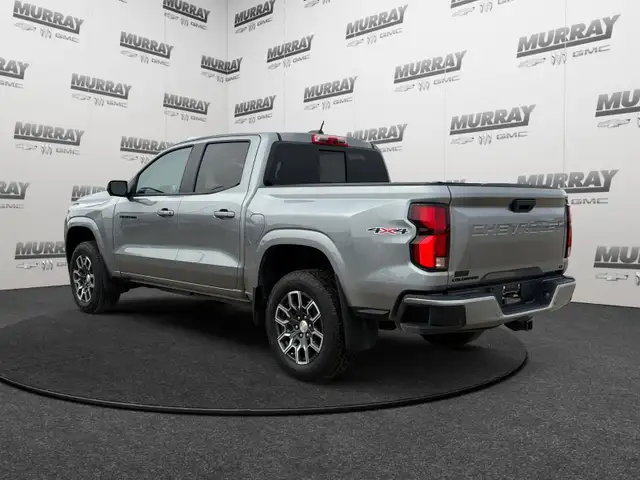 2024 Chevrolet Colorado 4WD LT - Photo 3