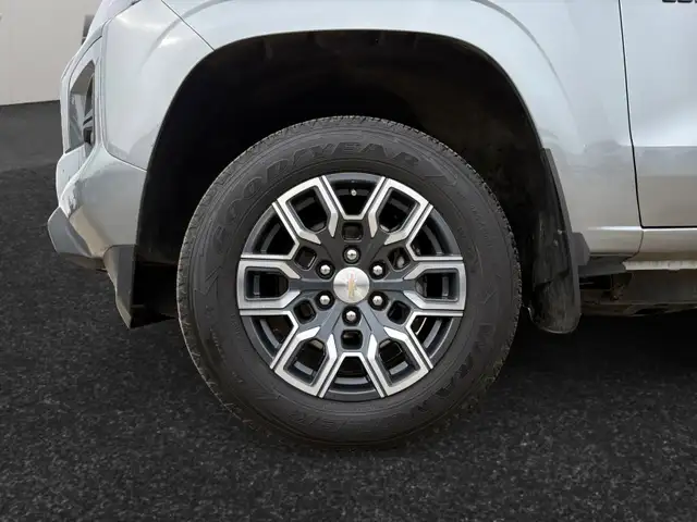 2024 Chevrolet Colorado 4WD LT - Photo 14