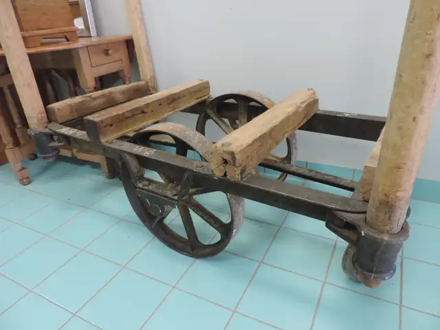 Antique Factory Cart - Photo 2