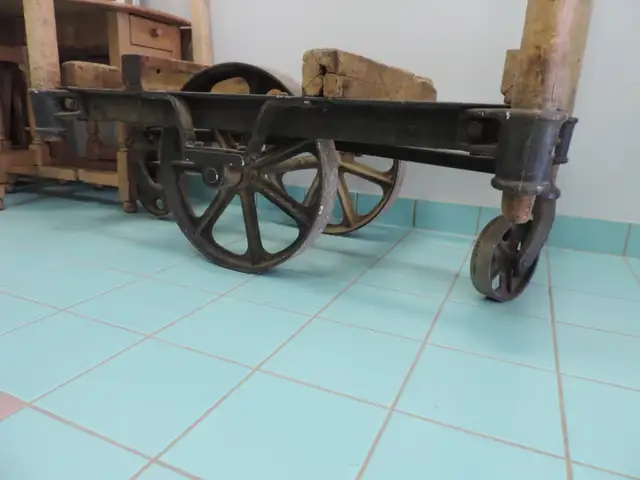 Antique Factory Cart - Photo 4