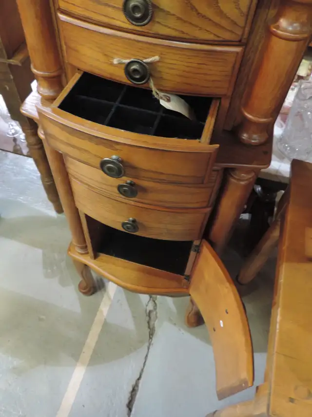 Oak Jewellery Dresser - Photo 2