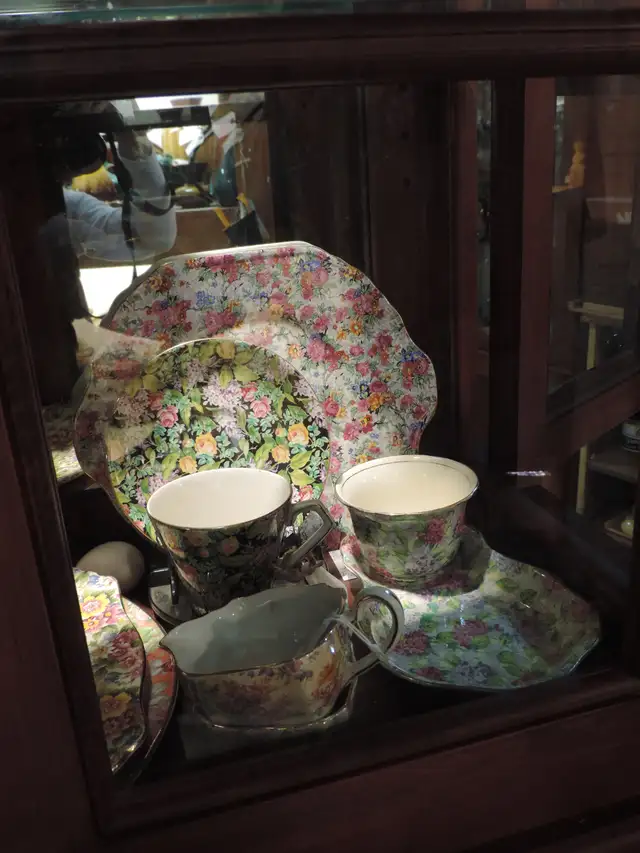 Chintz Pottery - Photo 2