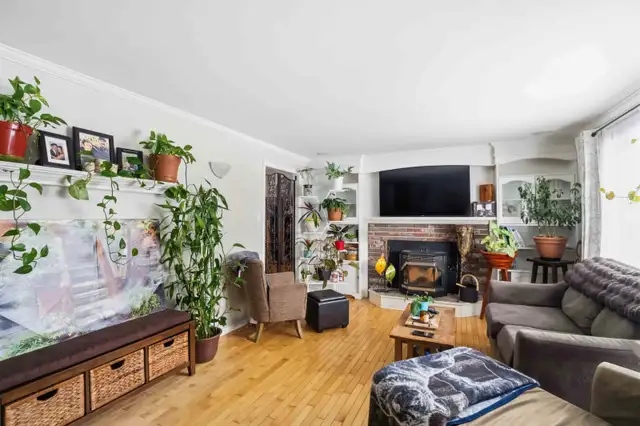 33 Henshaw Dr 4 Bed 1.5 Bath Family Home - Photo 2