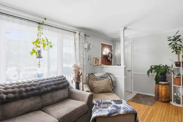 33 Henshaw Dr 4 Bed 1.5 Bath Family Home - Photo 3