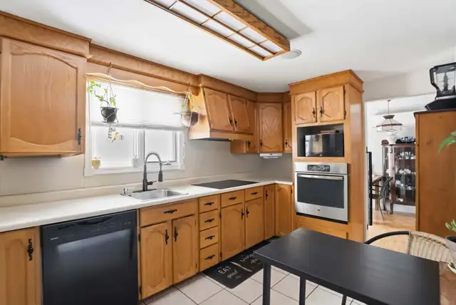 33 Henshaw Dr 4 Bed 1.5 Bath Family Home - Photo 4