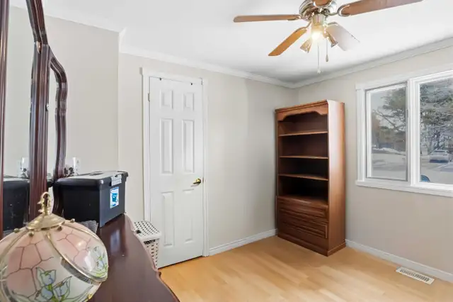 33 Henshaw Dr 4 Bed 1.5 Bath Family Home - Photo 13