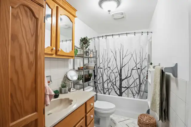 33 Henshaw Dr 4 Bed 1.5 Bath Family Home - Photo 14