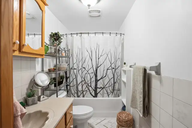 33 Henshaw Dr 4 Bed 1.5 Bath Family Home - Photo 15