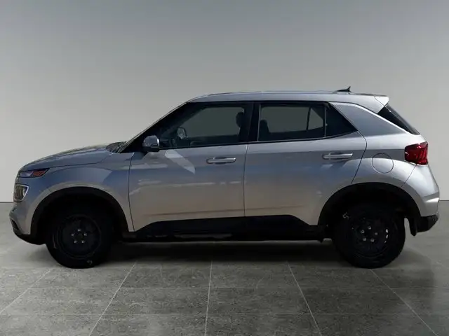 2024 Hyundai Venue Essential - Photo 2