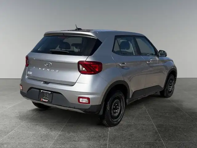 2024 Hyundai Venue Essential - Photo 7