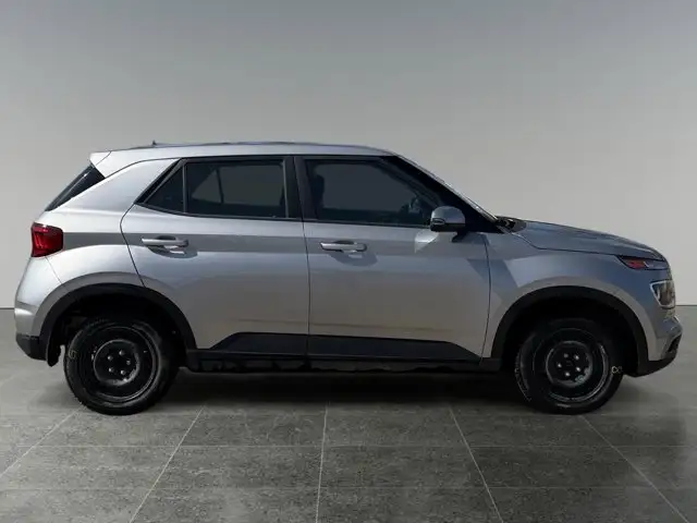 2024 Hyundai Venue Essential - Photo 8