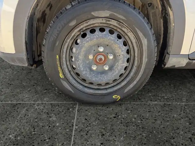 2024 Hyundai Venue Essential - Photo 11