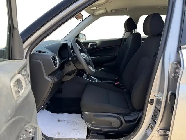 2024 Hyundai Venue Essential - Photo 12